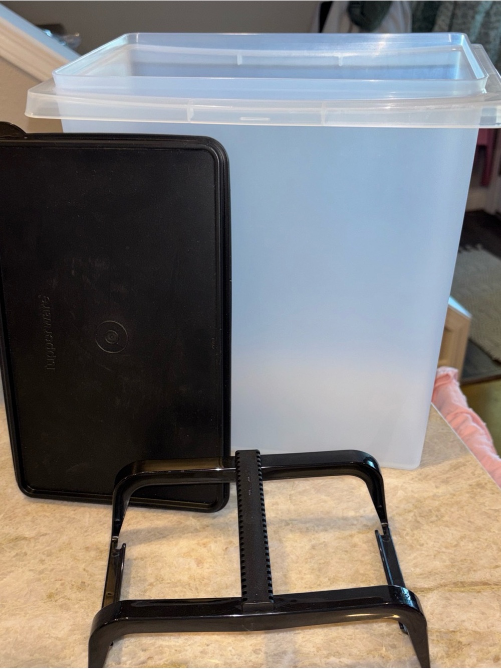 Tupperware new large container - Picture 2 of 5